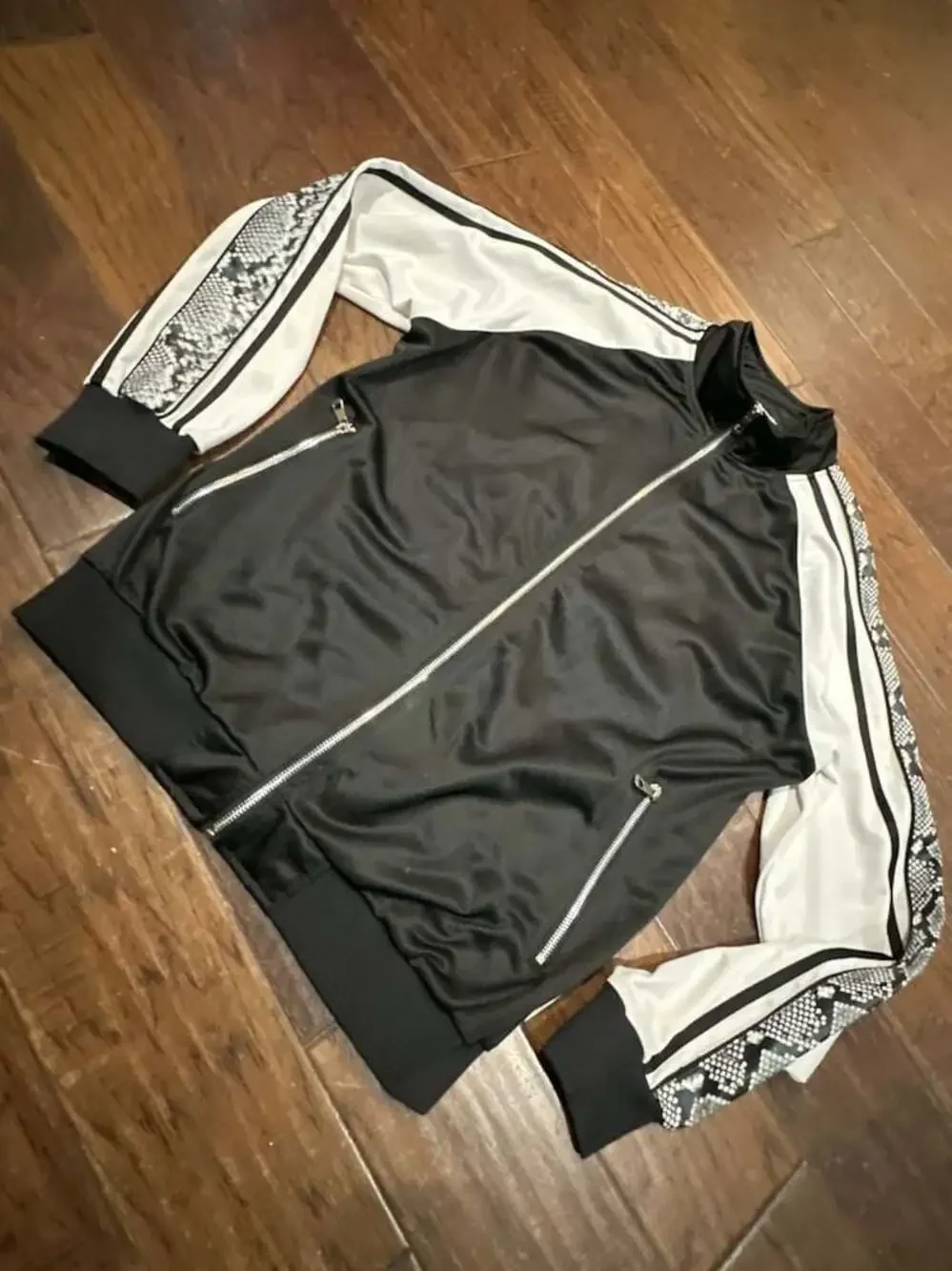 Fashion Nova Men Size L Black and White Snake Print Track Jacket